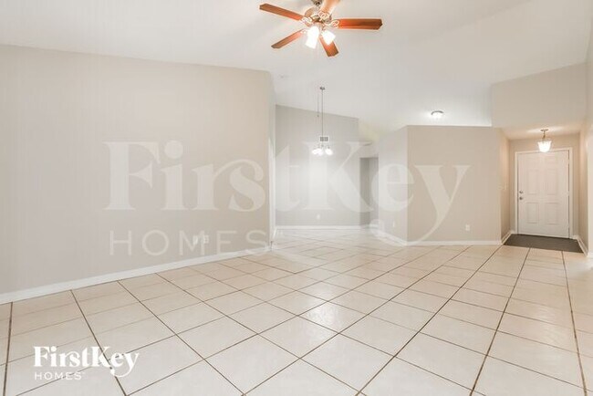 1813 Tarah Trace Dr in Brandon, FL - Building Photo - Building Photo