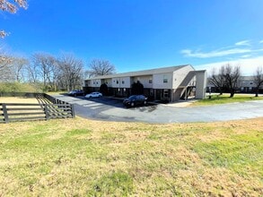 Dupont Avenue Apartments in Madison, TN - Foto de edificio - Building Photo