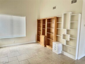 7692 Scoby Ct in Las Vegas, NV - Building Photo - Building Photo