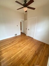 9 S Van Buren St, Unit A in Batavia, IL - Foto de edificio - Building Photo