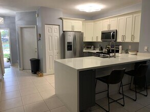 349 SW 121st Ave in Pembroke Pines, FL - Building Photo - Building Photo