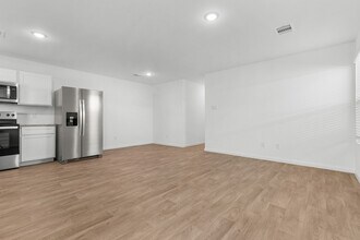 16759 N Marie Vlg Dr in Conroe, TX - Building Photo - Building Photo