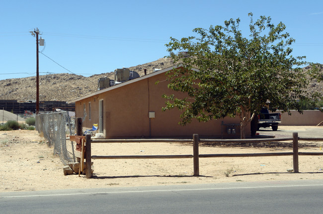 20365 Thunderbird Rd in Apple Valley, CA - Building Photo - Building Photo