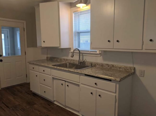 725 W Franklin St, Unit 725 lower