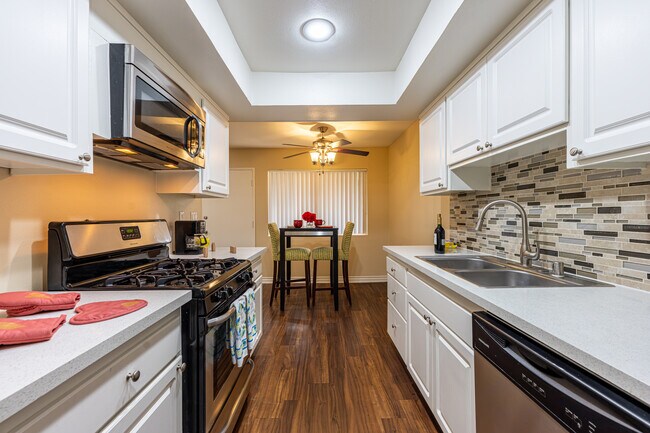 Monterra Springs in La Habra, CA - Foto de edificio - Interior Photo