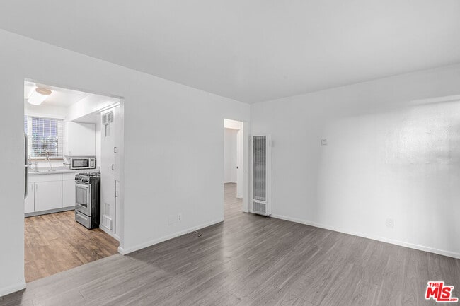 717 Ocean Front Walk in Los Angeles, CA - Building Photo - Building Photo