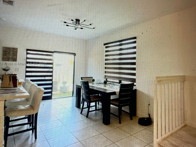 25102 SW 108th Ave in Homestead, FL - Foto de edificio - Building Photo
