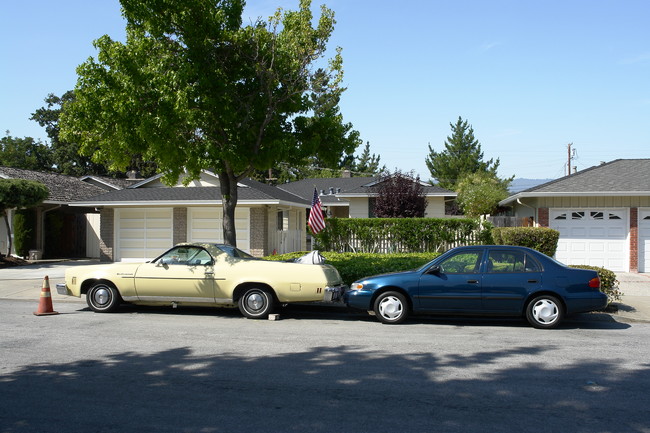 1152-1154 Sanchez Way in Redwood City, CA - Foto de edificio - Building Photo