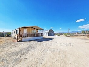 800 Julia St in Pahrump, NV - Building Photo - Building Photo