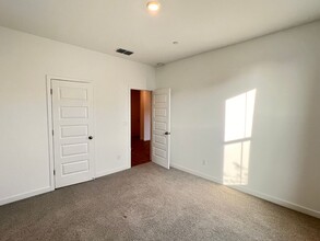 9408 Willow Ter Dr in Shafter, CA - Building Photo - Building Photo