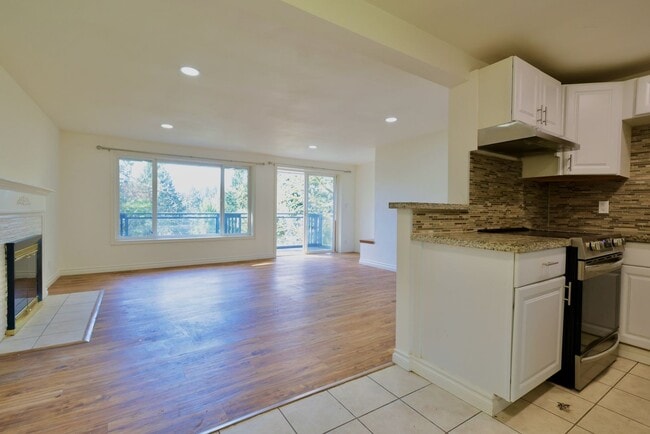 17305 Dayton Ave in Shoreline, WA - Building Photo - Building Photo