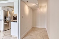 11 Farrey Ln, Unit 1408 in Miami Beach, FL - Building Photo - Building Photo