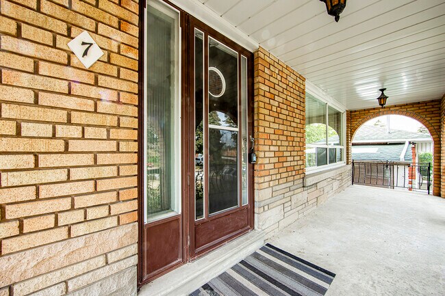 7 Sylla Ave in Toronto, ON - Building Photo - Building Photo