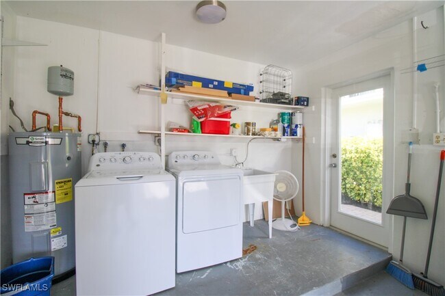 1353 Pelican Ave in Naples, FL - Foto de edificio - Building Photo