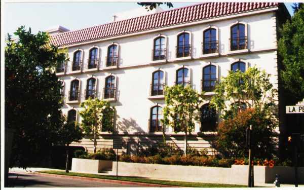 8930 Burton Way in Beverly Hills, CA - Building Photo