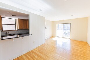 96 Gainsborough St in Boston, MA - Building Photo