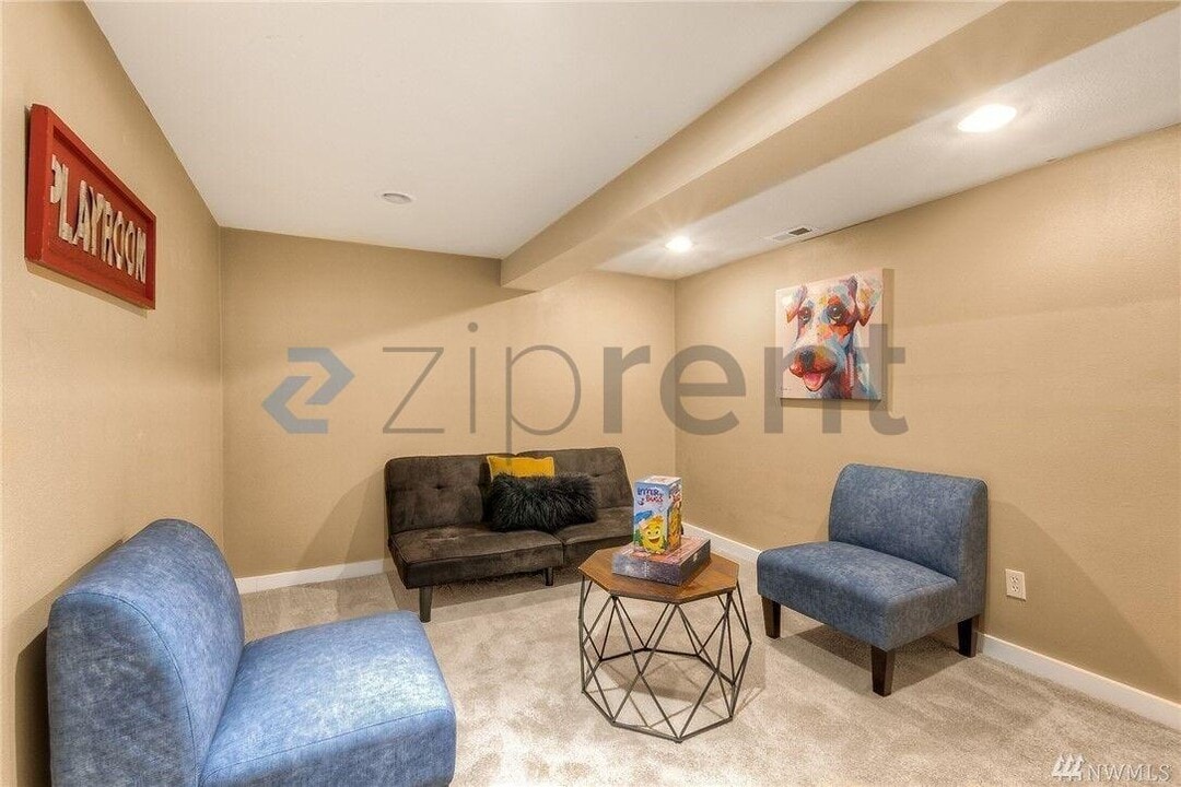 5137 S Holly St in Seattle, WA - Building Photo