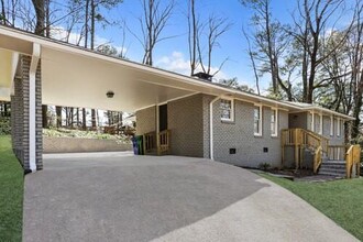 2413 Melinda Dr NE in Atlanta, GA - Building Photo - Building Photo