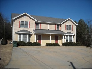 127 Colonial Dr in Toccoa, GA - Building Photo - Primary Photo