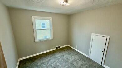 4383 S 5th Pl, Unit A in Milwaukee, WI - Building Photo - Building Photo