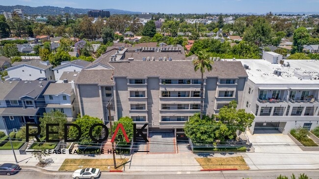 4651 Cahuenga Blvd