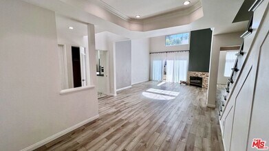 5420 Sylmar Ave in Los Angeles, CA - Building Photo - Building Photo