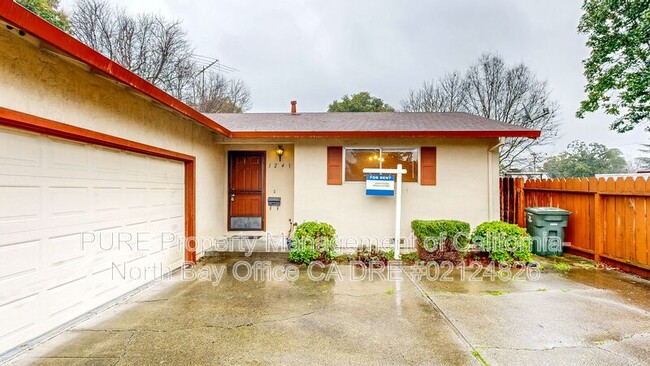 1241 Phyllis Cir in Santa Rosa, CA - Building Photo - Building Photo