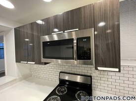 100 Queensberry St in Boston, MA - Building Photo