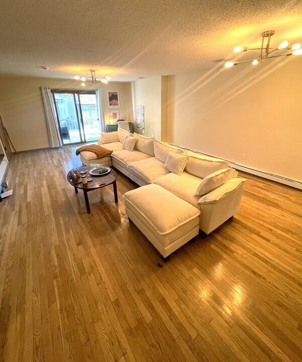 213 69th St in Guttenberg, NJ - Building Photo