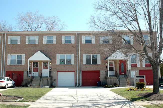 Darby Townhouses in Sharon Hill, PA - Building Photo - Building Photo