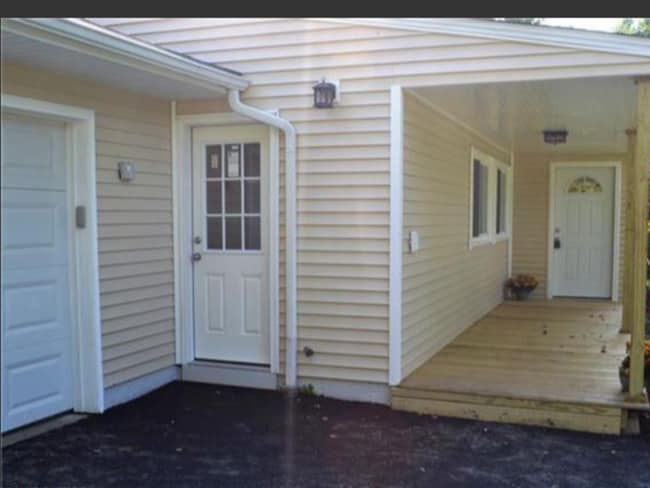 35030 Pettibone Rd in Solon, OH - Foto de edificio - Building Photo