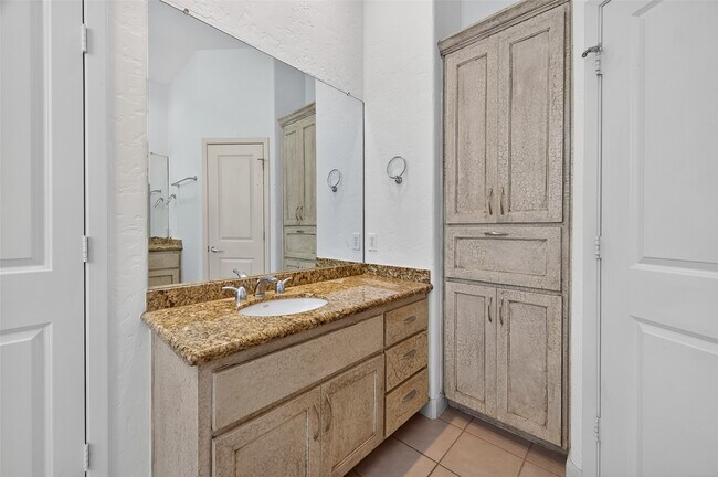 5018 Lillian St in Houston, TX - Foto de edificio - Building Photo