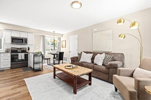 27990 Gratiot Ave in Roseville, MI - Building Photo