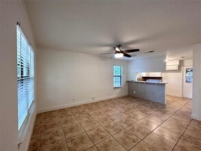 6200 Palm Cir in Austin, TX - Building Photo - Building Photo