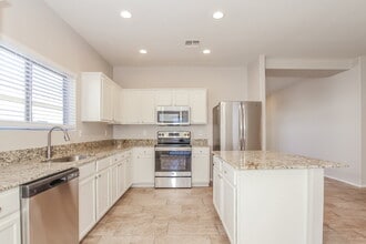 3134 W Cavedale Dr in Phoenix, AZ - Building Photo - Building Photo