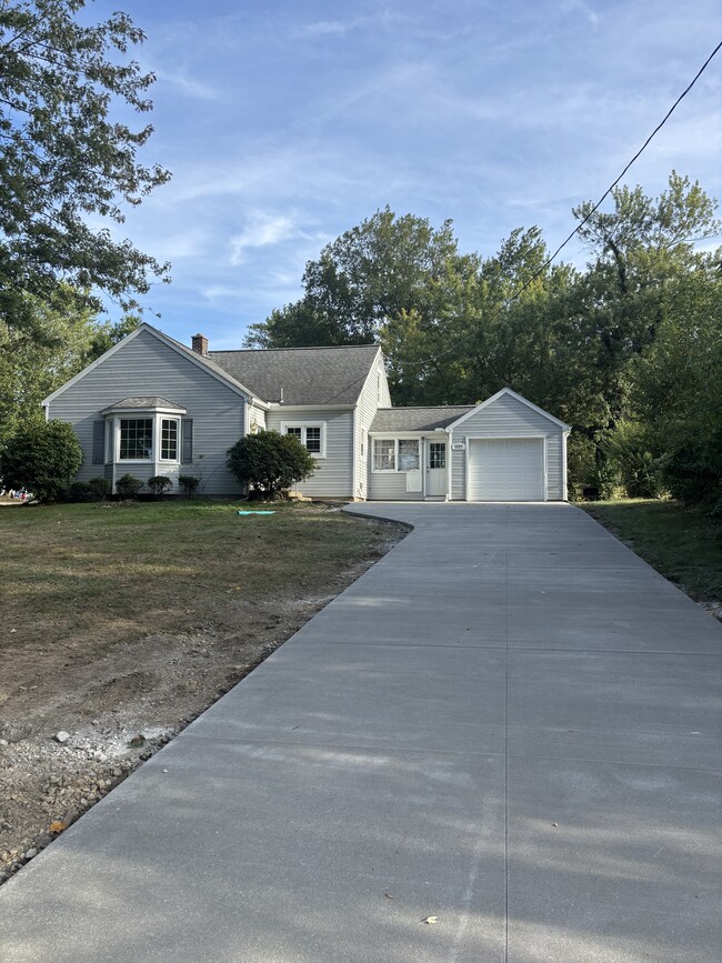 3327 Alpine Dr in Erie, PA - Building Photo - Building Photo