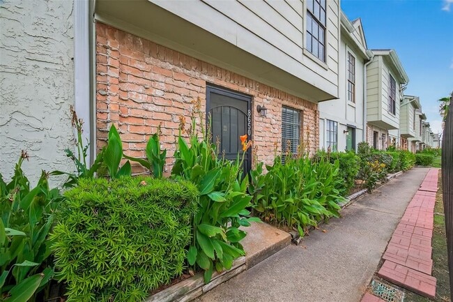 property at 8650 Victorian Village Dr