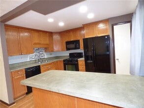 794 Wheatland Cir in Bridgeville, PA - Building Photo - Building Photo