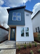 11580 SW 47th Ave in Portland, OR - Building Photo - Building Photo