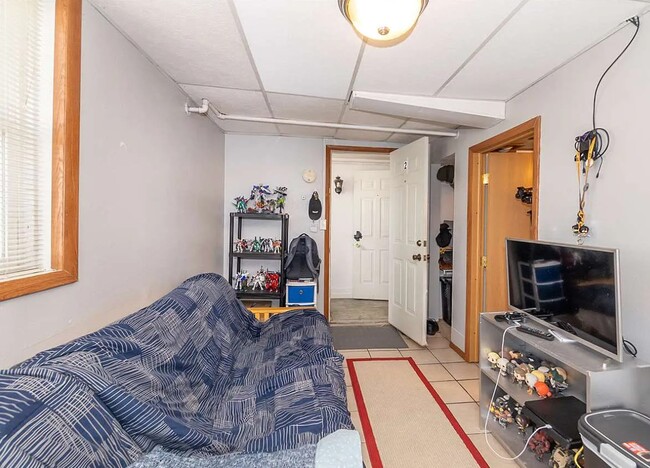 2303 Olive St, Unit 2 in Cedar Falls, IA - Foto de edificio - Building Photo