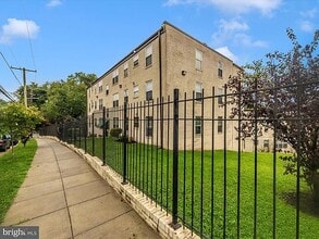 29 46th St SE, Unit Condo in DC in Washington, DC - Building Photo - Building Photo