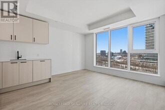 1 Quarrington Lane in North York, ON - Building Photo - Building Photo