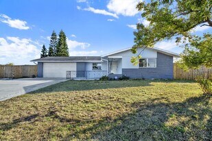 7902 Canna Dr in Port Richey, FL - Building Photo