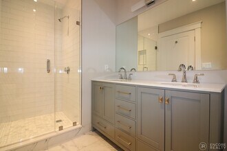 11 Stearns Rd, Unit 6 in Brookline, MA - Foto de edificio - Building Photo