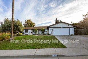 304 Cabrillo Pl in Pittsburg, CA - Building Photo