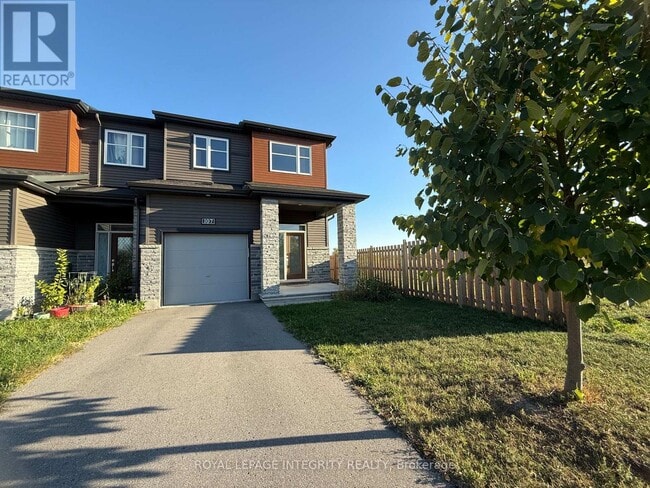 107 Aura Ave in Ottawa, ON - Building Photo - Building Photo