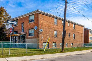 2045 Keele St in Toronto, ON - Building Photo