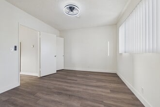 Cedar Court Apartments in Bellflower, CA - Building Photo - Building Photo