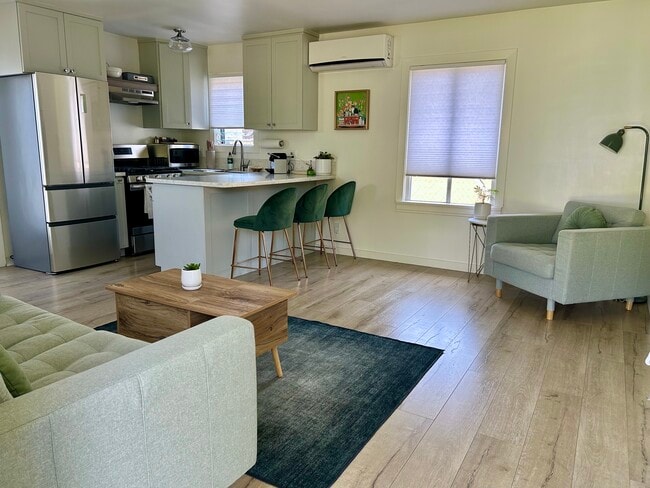 3120 1/2 Madera Ave, Unit 3120 Half Madera in Los Angeles, CA - Foto de edificio - Building Photo