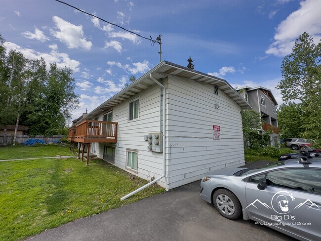 2232 Maudest Pl, Unit 1 in Anchorage, AK - Foto de edificio - Building Photo
